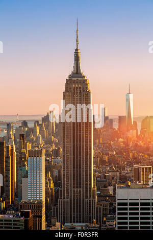 La città di New York, Empire State Building al tramonto Foto Stock