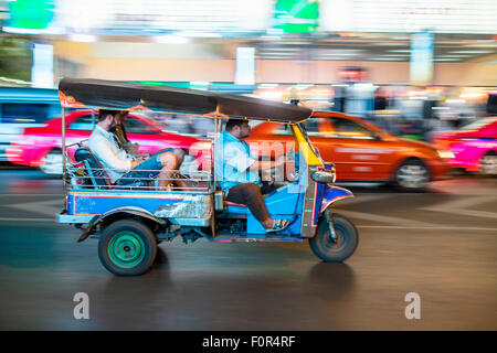 Thailandia, Bangkok, un tuk tuk taxi Foto Stock