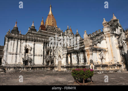 Tempio di Ananda, a Pagoda, Bagan, Mandalay Division, Myanmar Foto Stock