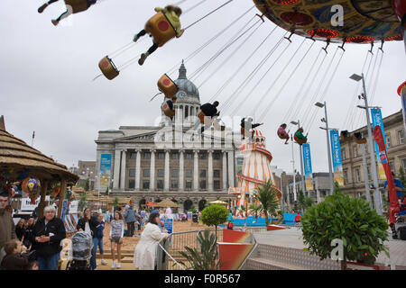 Nottingham Riviera, artificiale temporaneo spiaggia urbana e alla fiera nella piazza del vecchio mercato, Nottingham City Centre Regno Unito Foto Stock