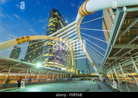 Thailandia, Bangkok, Chong Nonsi stazione BTS Foto Stock