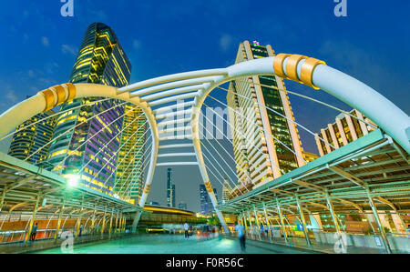 Thailandia, Bangkok, Chong Nonsi stazione BTS Foto Stock