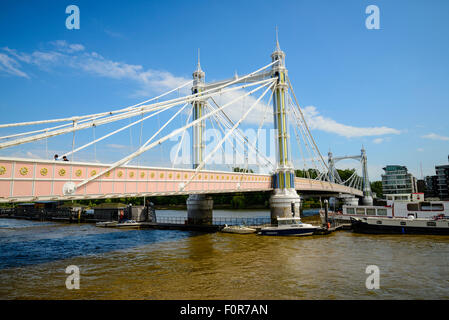 L'Albert ponte sopra il fiume Tamigi Londra Foto Stock