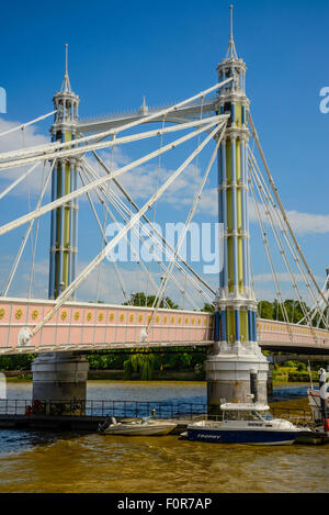 L'Albert ponte sopra il fiume Tamigi Londra Foto Stock