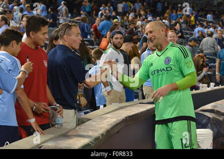 Il Bronx, NY, STATI UNITI D'AMERICA. 13 Ago, 2015. Josh Saunders (NYCFC), 13 agosto 2015 - Calcetto : MLS (Major League Soccer) match tra New York City FC e D.C. Regno allo Yankee Stadium nel Bronx, NY, Stati Uniti. © Hiroaki Yamaguchi/AFLO/Alamy Live News Foto Stock