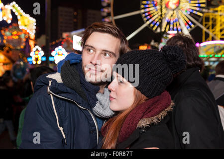 Coppia in parrocchia fair Foto Stock