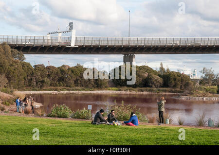 Westgate Bridge visto da Westgate Park, Fishermans piegare, Melbourne Foto Stock