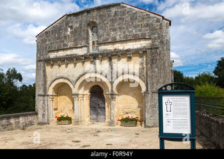 La chiesa romanica di San Ouen la Thene, Charente Maritime, Francia Foto Stock