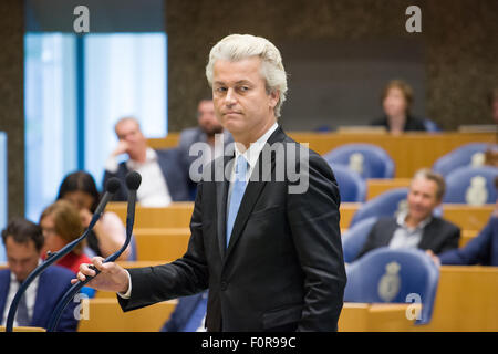 L'Aia, Paesi Bassi. 19 Ago, 2015. Mercoledì il Parlamento olandese è stato chiamato alla discussione sul fondo di emergenza contributo alla Grecia. L'ala destra paryt leader Geert Wilders accusa il governo attuale di misallocating fondi e promosso un voto di sfiducia contro il Primo Ministro Rutter e il suo gabinetto. Il dibattito ha avuto oltre sei ore ma con una piccola minoranza il voto di sfiducia è stata respinta. © Copyright Jaap Arriens/Alamy Live Foto Stock