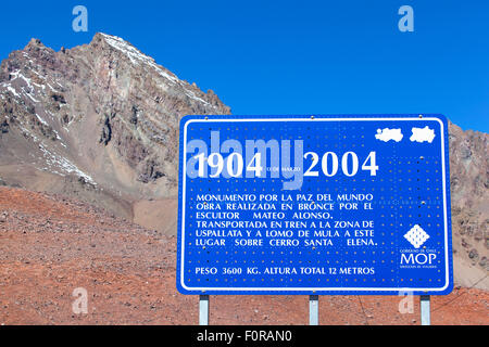 Cristo Redentor de los Andes (3832 m). La Cumbre pass, al confine tra Cile e Argentina. Foto Stock