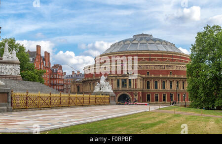 La Royal Albert Hall a South Kensington, una sala concerti vittoriana di fama mondiale e sede dei concerti annuali Proms, Londra, Regno Unito Foto Stock