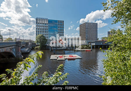 Città di Glasgow Riverside College Campus da Crown Street presso il fiume Clyde a Glasgow Scozia Scotland Foto Stock