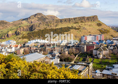 Una vista da Calton Hill su Edinburgo, città di Edimburgo, Scozia, Regno Unito, Europa. Foto Stock