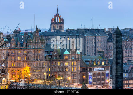 Una vista da Calton Hill su Edinburgo, città di Edimburgo, Scozia, Regno Unito, Europa. Foto Stock