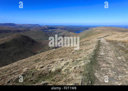 La molla, il Vertice Cairn di alta sollevare cadde, High Street, Martindale valle comune, Parco Nazionale del Distretto dei Laghi, Cumbria, Foto Stock