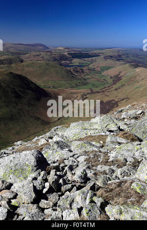 La molla vista lungo le rampe Gill valley, cervi Forest area di conservazione, Martindale, Parco Nazionale del Distretto dei Laghi, Cumbria County, Foto Stock