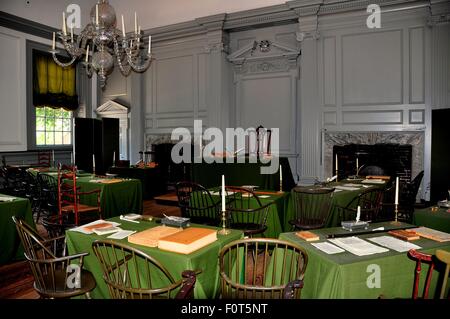 Philadelphia, Pennsylvania: assieme all'interno camera 1732-1756 Independence Hall dove la Convenzione costituzionale si è riunito nel 1787 Foto Stock