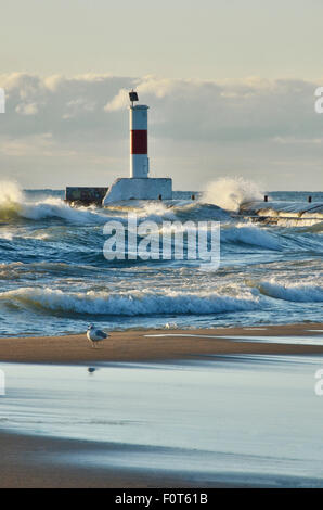 Sunrise a Waukegan Spiaggia municipale, Waukegan, Illinois Foto Stock