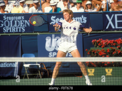 Boris Becker in azione al Newsweek Champions Cup nel torneo di Indian Wells, California nel marzo 1988. Foto Stock