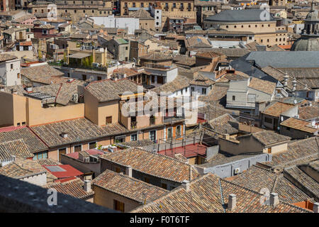 Che si affaccia sui tetti della città di Toledo in Spagna Foto Stock