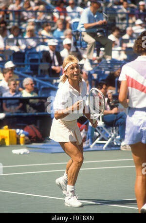 Martina Navratilova in azione presso l'U.S. Aprire il torneo di tennis a Flushing Meadows Park nel settembre 1988 Foto Stock