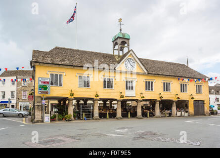 Famoso Cotswolds edificio storico del XVII secolo pillared Casa Mercato a Tetbury, una piccola città nel distretto di Cotswold del Gloucestershire, Regno Unito Foto Stock