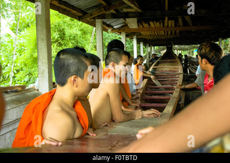 I monaci a xiengthong monastero a Vientiane lao Foto Stock