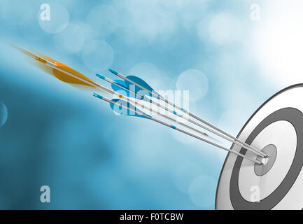 Tre frecce blu di colpire il target center più un arancione una in movimento intorno a colpire il bersaglio. Concetto di immagine per il successo o il goa Foto Stock