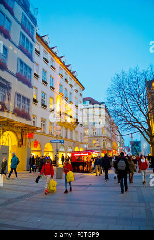 Kaufingerstrasse, Altstadt, città vecchia, Monaco di Baviera, Germania Foto Stock