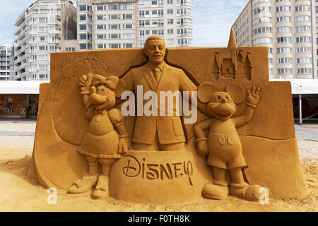 Walt Disney cartoni animati Topolino e Minnie Mouse, le sculture di sabbia, la scultura di sabbia Festival Estivo congelati Sun Foto Stock