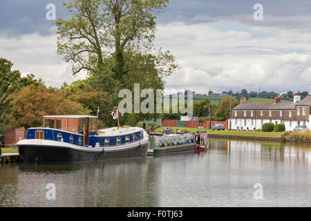Il Gloucester e Nitidezza Canal at Purton, Gloucestershire, England, Regno Unito Foto Stock