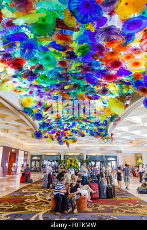 Dale Chihuly lato vetro soffiato scultura di fiori nella hall del Bellagio Hotel Las Vegas Foto Stock