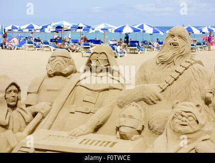 Star Wars la scultura di sabbia sulla spiaggia in Spagna Foto Stock