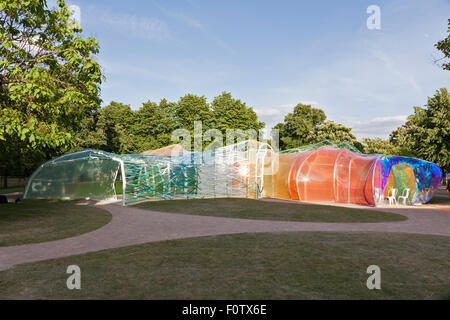 Il 2015 Padiglione a serpentina in Kensington Gardens a Londra, Inghilterra. Progettato da parte della Spagna di José Selgas e Lucia Cano. Foto Stock