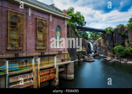 Vista la grande cade sul fiume Passaic nella città di Paterson nel Passaic County, New Jersey, Stati Uniti. Foto Stock