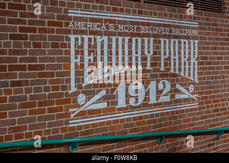 Casa dei Boston Red Sox Fenway Park si trova a Kenmore Square di Boston, Massachusetts. Foto Stock