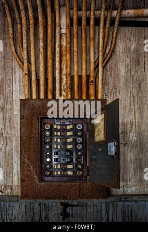Usted e abbandonata federale di quadro elettrico con interruttore elettrico. Foto Stock
