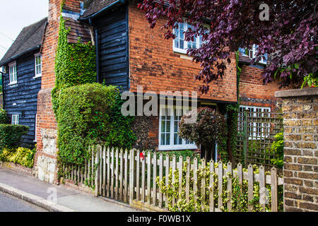 Un grazioso paese clapboard cottage in Kentish village di Shoreham. Foto Stock