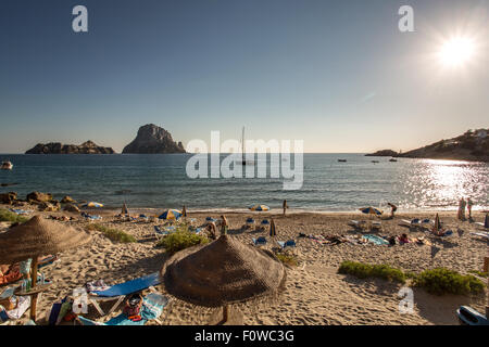 Ibiza (Ibiza) spiaggia Cala D'Hort e Es Vedra Rock Foto Stock