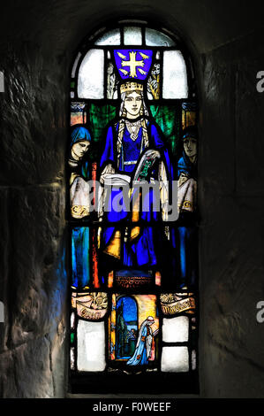 Le vetrate colorate risalenti al 1922 a Santa Margherita la cappella nel Castello di Edimburgo. La finestra onori di Santa Margherita. Foto Stock