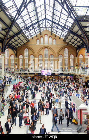 La trafficata rush hour a Liverpool Street Station. Foto Stock