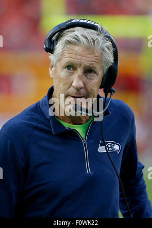 Kansas City, Missouri, Stati Uniti d'America. 21 Ago, 2015. Seattle Seahawks head coach Pete Carroll durante la NFL preseason game tra i Seattle Seahawks e il Kansas City Chiefs Ad Arrowhead Stadium di Kansas City, MO Tim Warner/CSM. Credito: Cal Sport Media/Alamy Live News Foto Stock