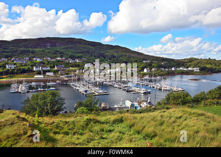 Vista della Marina a Tarbert su Loch Fyne in Argyll Scozia Scotland Foto Stock