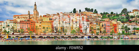 Panorama della bella colorata Menton - sud della Francia Foto Stock