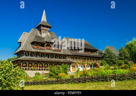 Barsana Monastero in legno, Maramures, Romania. Birsana monastero è uno dei principali punti di interesse in Maramures Contea. Foto Stock