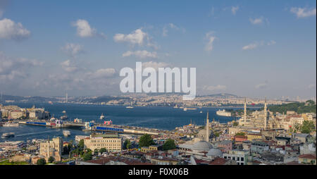 Vista dal quartiere Eminonu e il ponte Galata Foto Stock