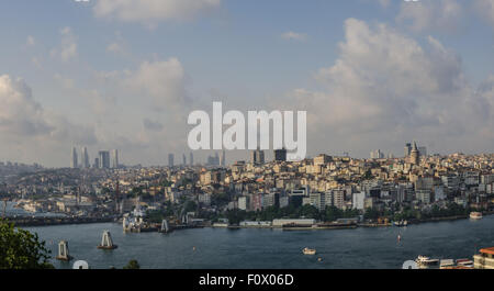 Vista dal quartiere Eminonu e il ponte Galata Foto Stock