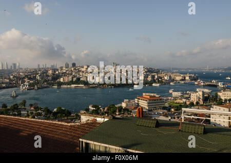 Vista dal quartiere Eminonu e il ponte Galata Foto Stock