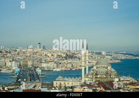 Vista dal quartiere Eminonu e il ponte Galata Foto Stock