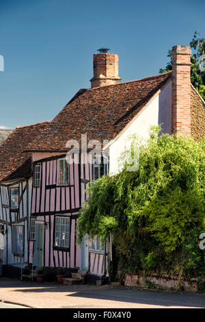 Centro storico le case con la struttura in legno, High Street, Lavenham, Suffolk, Regno Unito Foto Stock